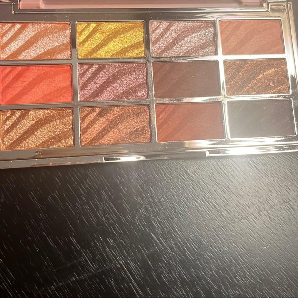 Eyeshadow Palette with Vibrant Shades